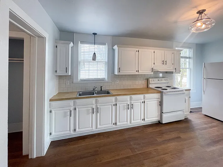 441 E Sprague St #B — Photo 2
