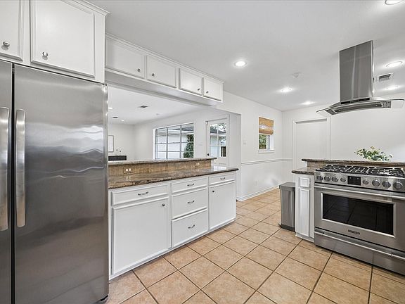 5th image of 7623 Meadowvale Dr