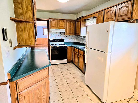 3rd image of 659 Hamburg Street