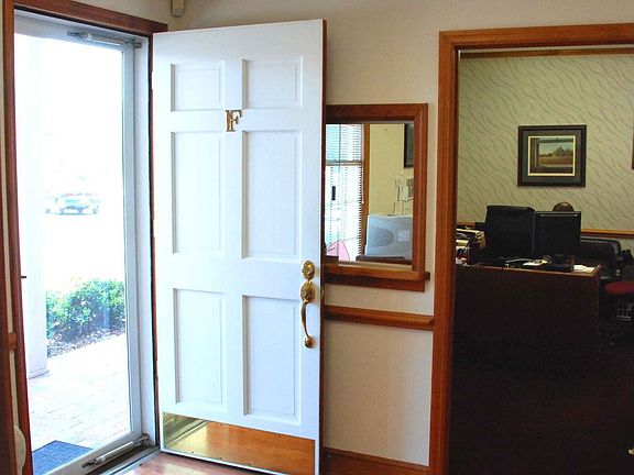 Foyer/Front Office