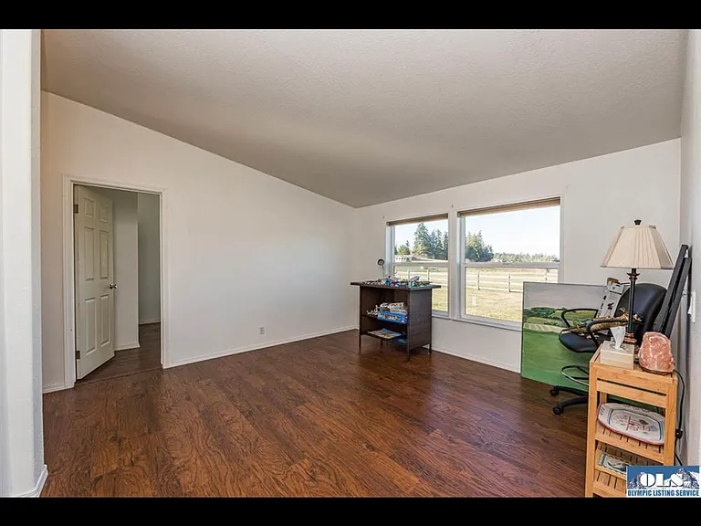 144 Nicki Ln — Photo 3