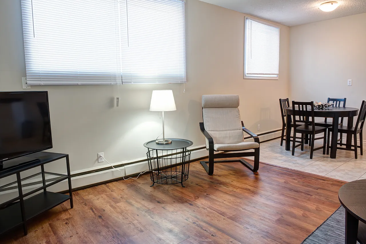 Lunar Apartments — Photo 3