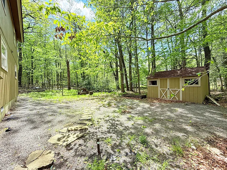111 Red Maple Ln — Photo 4