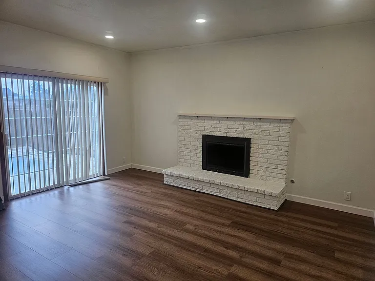 967 Kern St — Photo 5