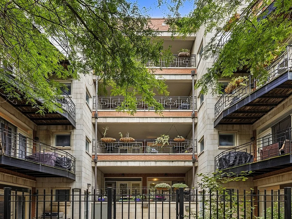 1931 W Diversey Pkwy #4C