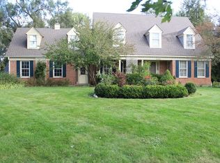 27W780 Garys Mill Rd, Winfield, IL 60190