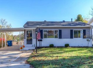 204 Solley Dr, Ballwin, MO 63021