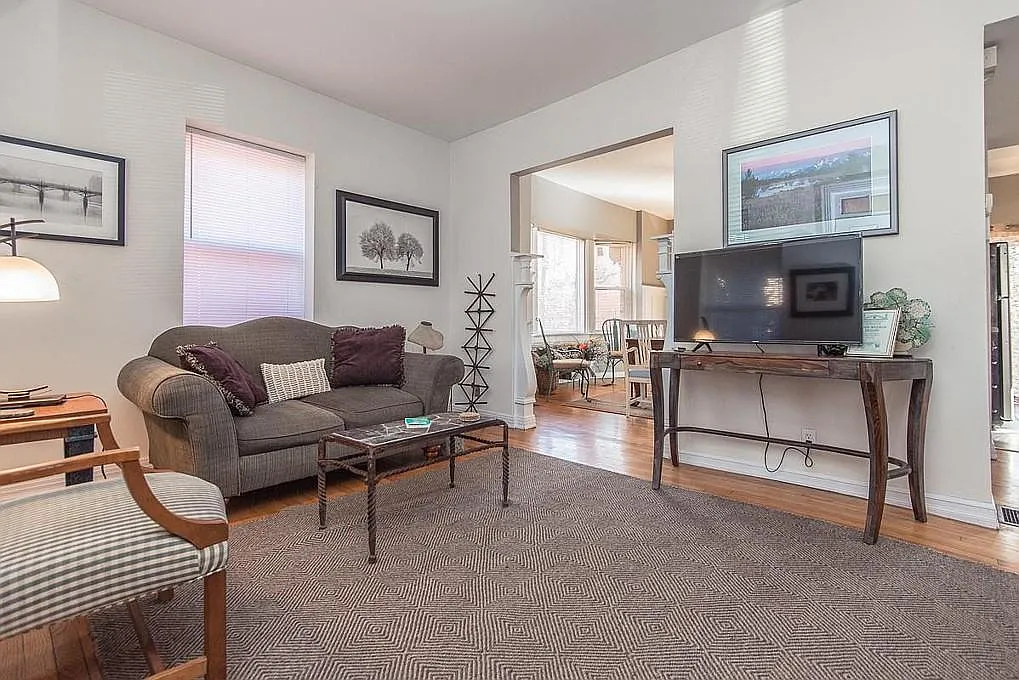 3 bed, 1.5 bath, 1600 sqft, $2,425 — Photo 3
