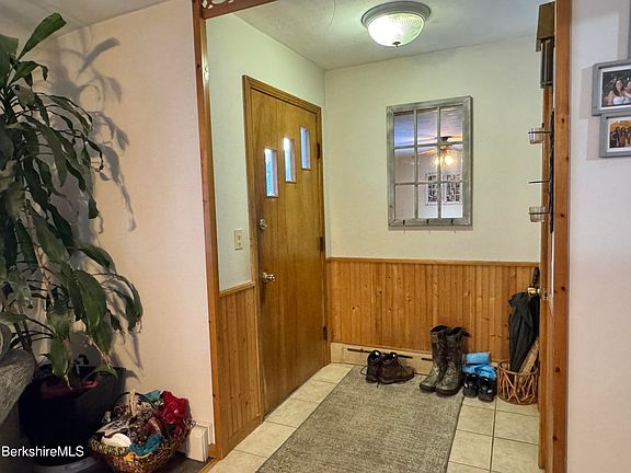 3rd image of 8 Frederick Ln