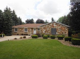 8255 W Ridge Dr, Broadview Heights, OH 44147