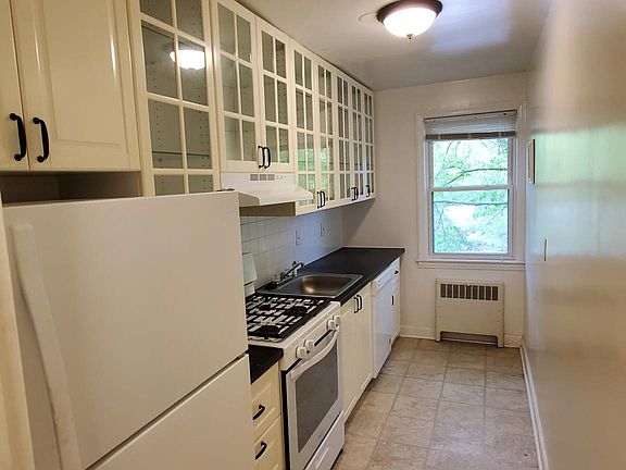 2nd image of 511 Silver Spring Ave APT 2