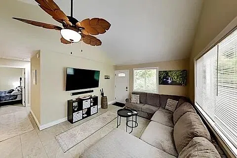 3 bed, 956 sqft, $1,800 — Photo 4