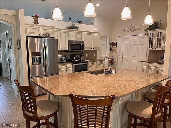 2nd image of 1505 NE 18th Pl