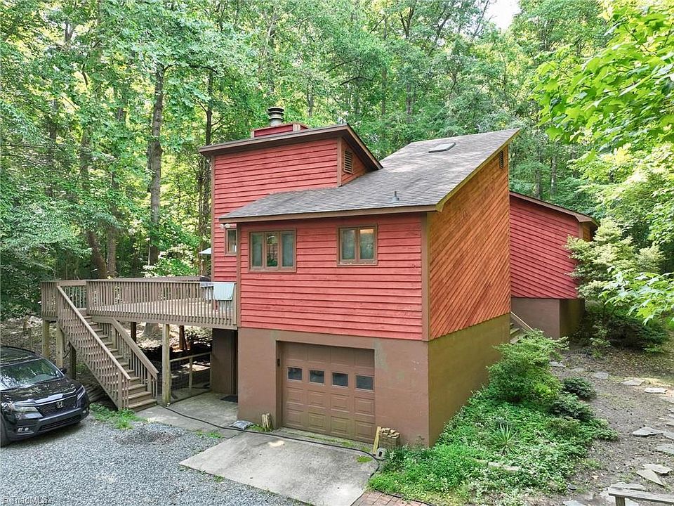 1st image of 689 Barker Rd