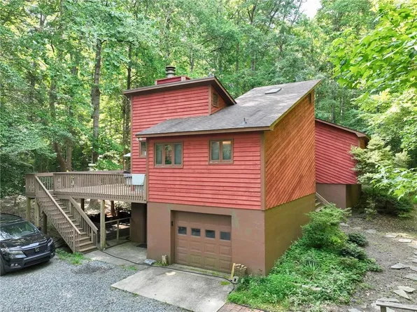 689 Barker Rd, Winston Salem, NC 27107