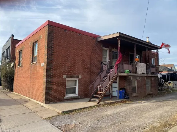 1373 Barton St E, Hamilton, ON L8H 2W4