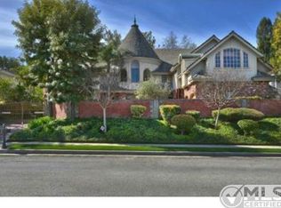 20634 Wells Dr, Woodland Hills, CA 91364