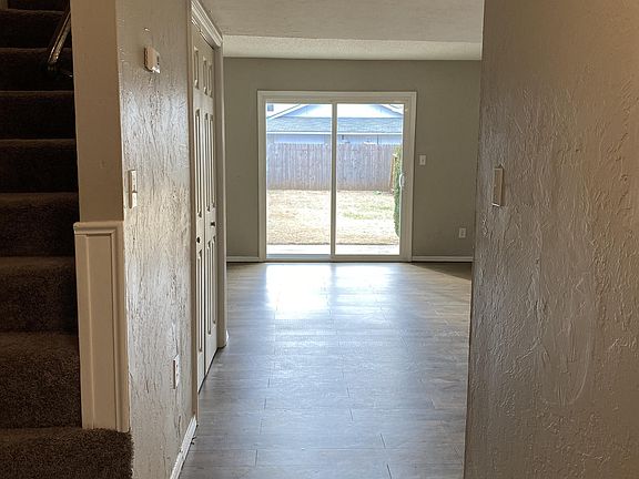 2nd image of 928 Deonne Cir #1