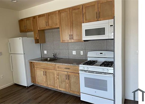 5th image of 6109 Crenshaw Blvd
