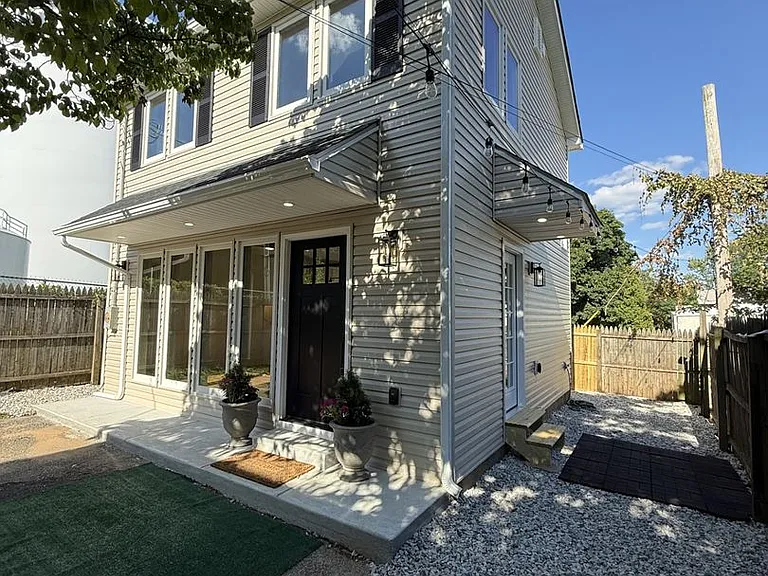 631 N Monroe St — Photo 2