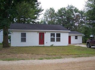 2460 Helen St, Farwell, MI 48622