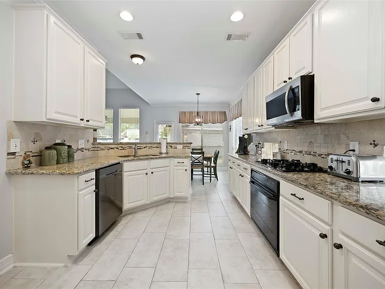 13611 Delacey Ln — Photo 7