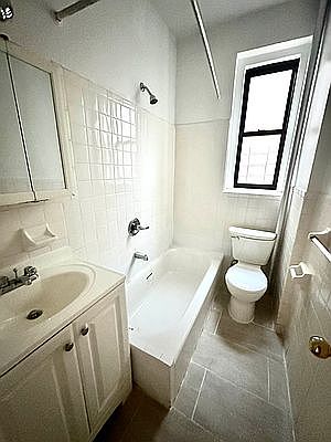 4th image of 5008 Broadway APT 5C