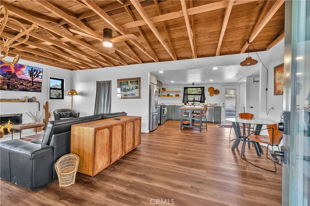 2 bed, 915 sqft, $2,195 — Photo 1