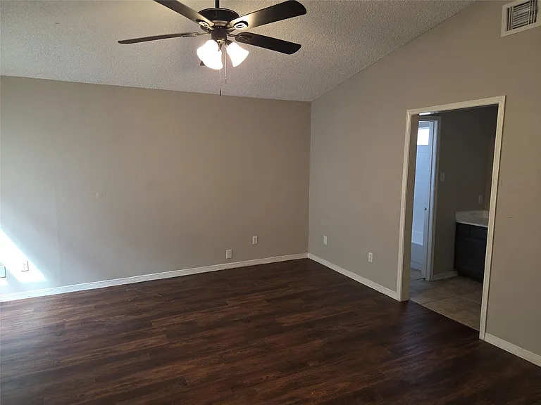 6303 Gladewell Dr — Photo 15