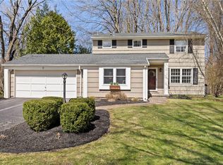 6 Laureldale Dr, Pittsford, NY 14534