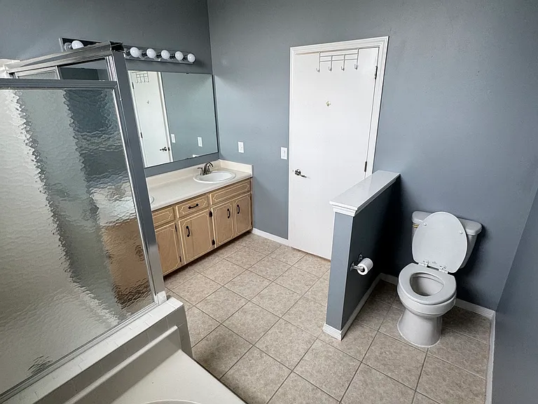 2074 Cambridge Cir — Photo 7