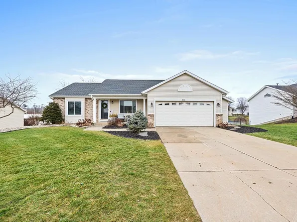 316 Edgewood Dr, Middleville, MI 49333