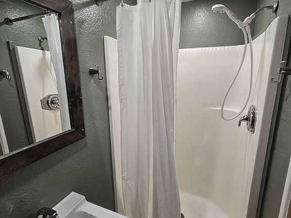 5th image of 619 Summit Blvd #D
