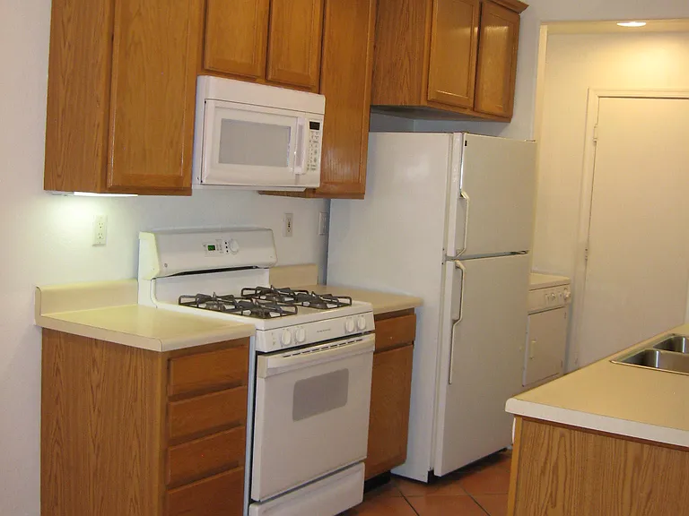 kitchen with gas stove, refrigerator, dishwasher, garbage disposal