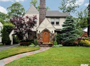 33 Richmond Rd, Rockville Centre, NY 11570