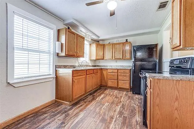 2528 Private Road 5101 — Photo 4