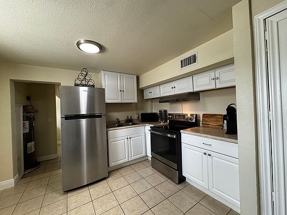 5th image of 319 S Olive St #1
