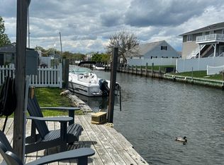 13 Flint Rd, Amityville, NY 11701