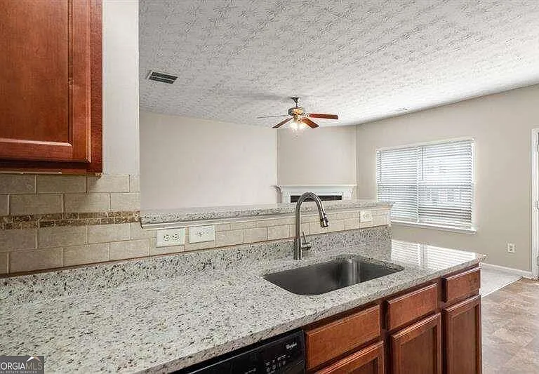 37 Providence Oak Ln — Photo 7