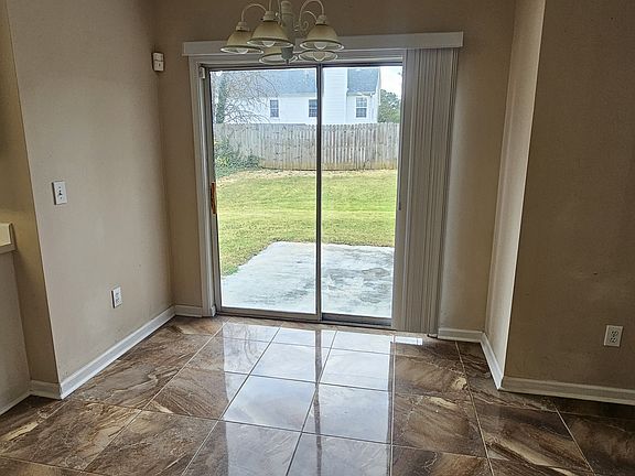 4th image of 2492 Lakebrooke Dr