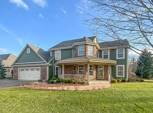 989 Prairieview Cir, Oconomowoc, WI 53066