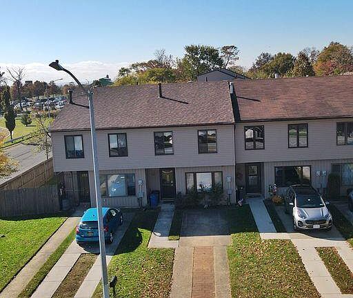 3rd image of 662 Greeley Ave