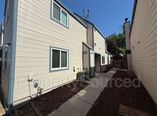 424 Golf Cir E, Manteca, CA 95337