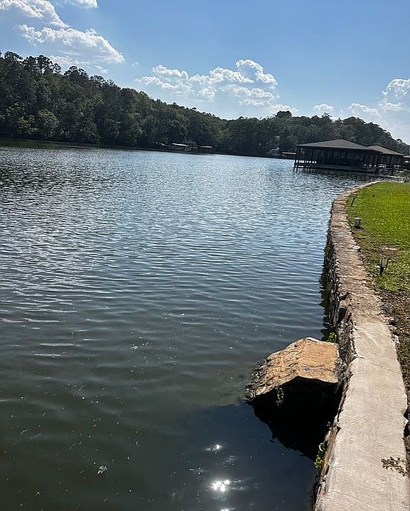 1st image of 1819 Lakeshore Dr