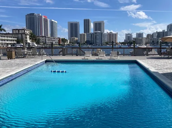 462 Golden Isles Dr APT 206, Hallandale Beach, FL 33009