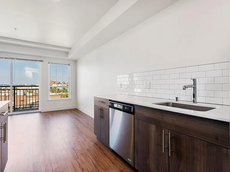 Dunn Motors Apartments — Photo 63