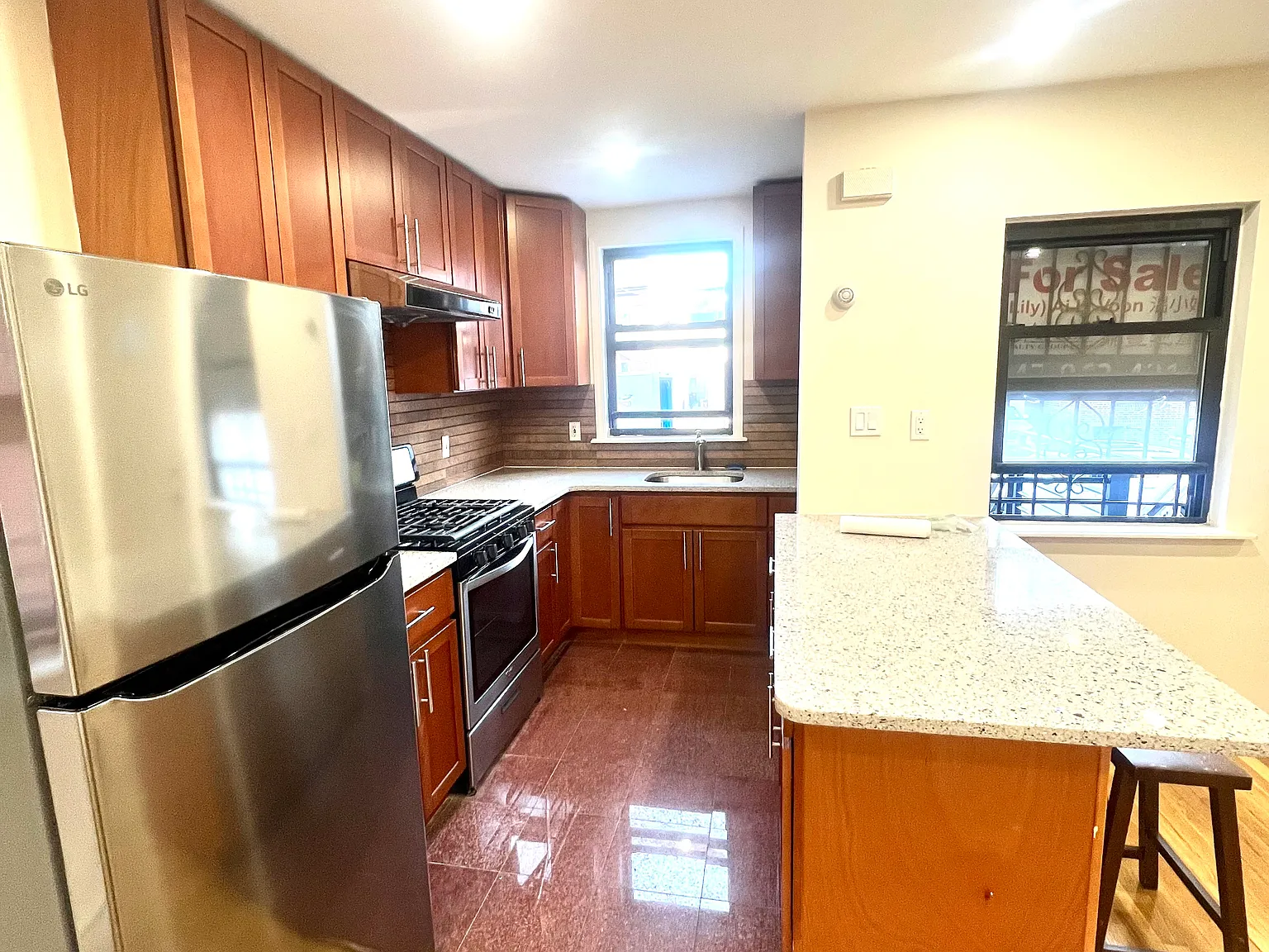 2 bed, 820 sqft, $2,600 — Photo 2