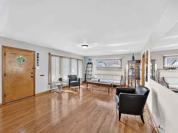 5th image of 413 Water St