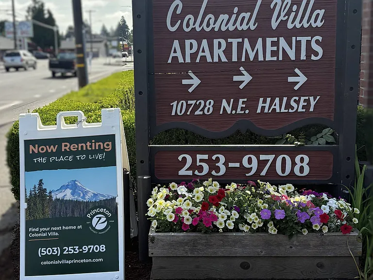 Colonial Villa Apartments — Photo 14