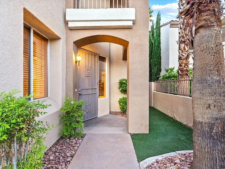 1708 Cordoba Canyon St — Photo 2